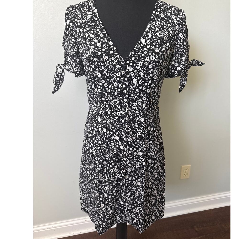 ModCloth Just Gotta Have It Black White Ditsy Floral Mini Dress Size 2 NWT